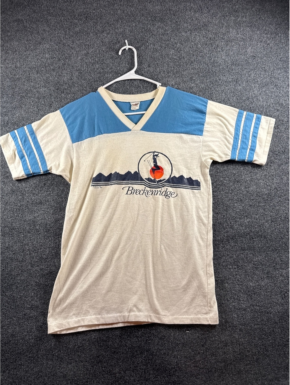 Vintage 1980s Bantam Breckenridge Colorado Ski V-Neck T-Shirt Mens 40 Blue Cream